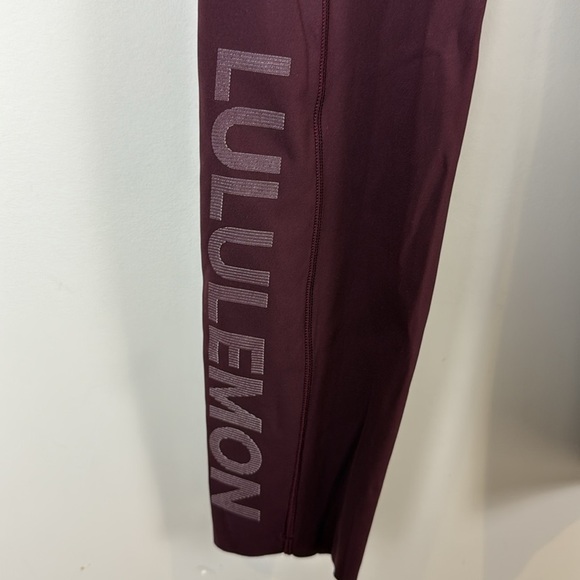 Lululemon Fast Free High Rise Tight 24” Logo Reflective Size 4 Cassis - Picture 3 of 7